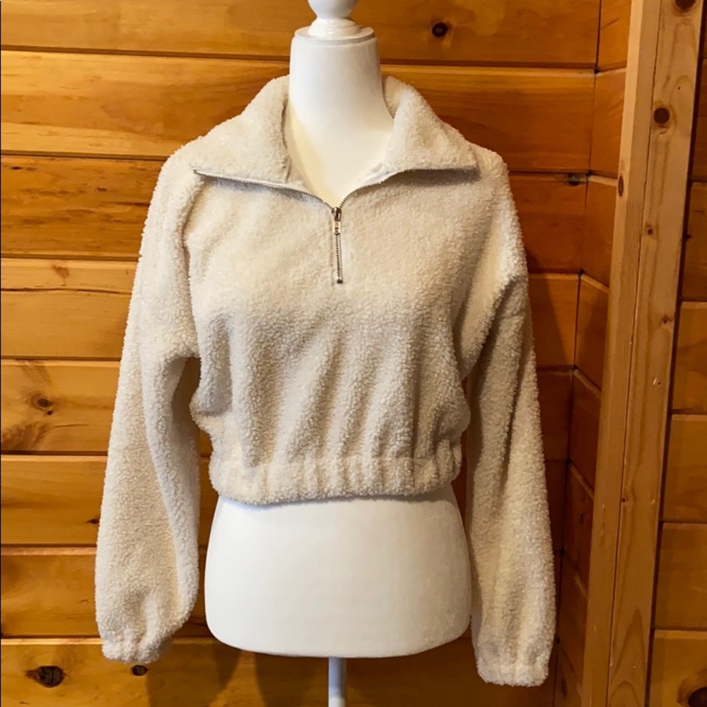 Women’s slightly cropped Sherpa sweater